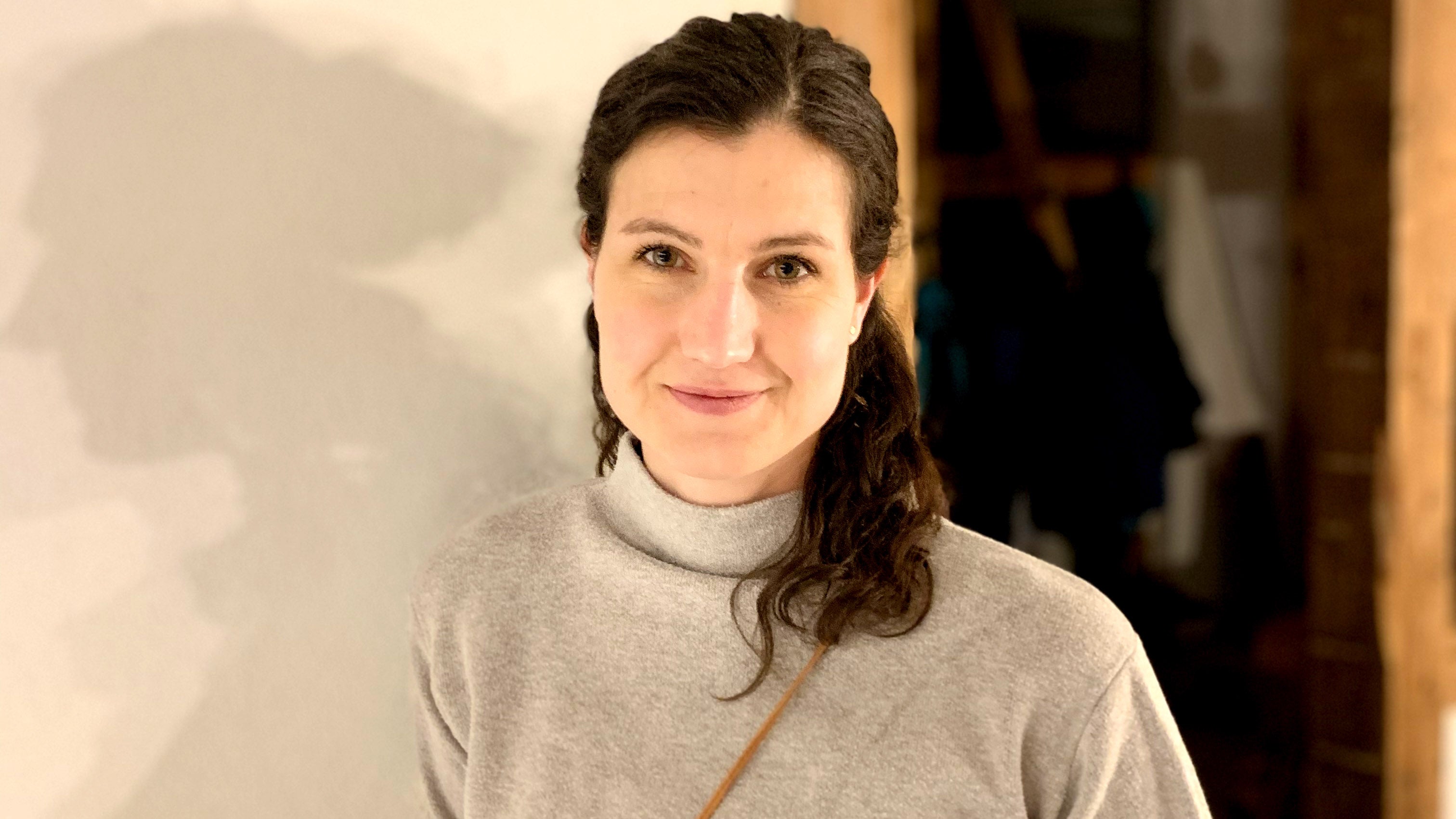 Hebamme Luise Kaschel im Interview mit Wombly ueber adaptive Kleidung Neugeborene