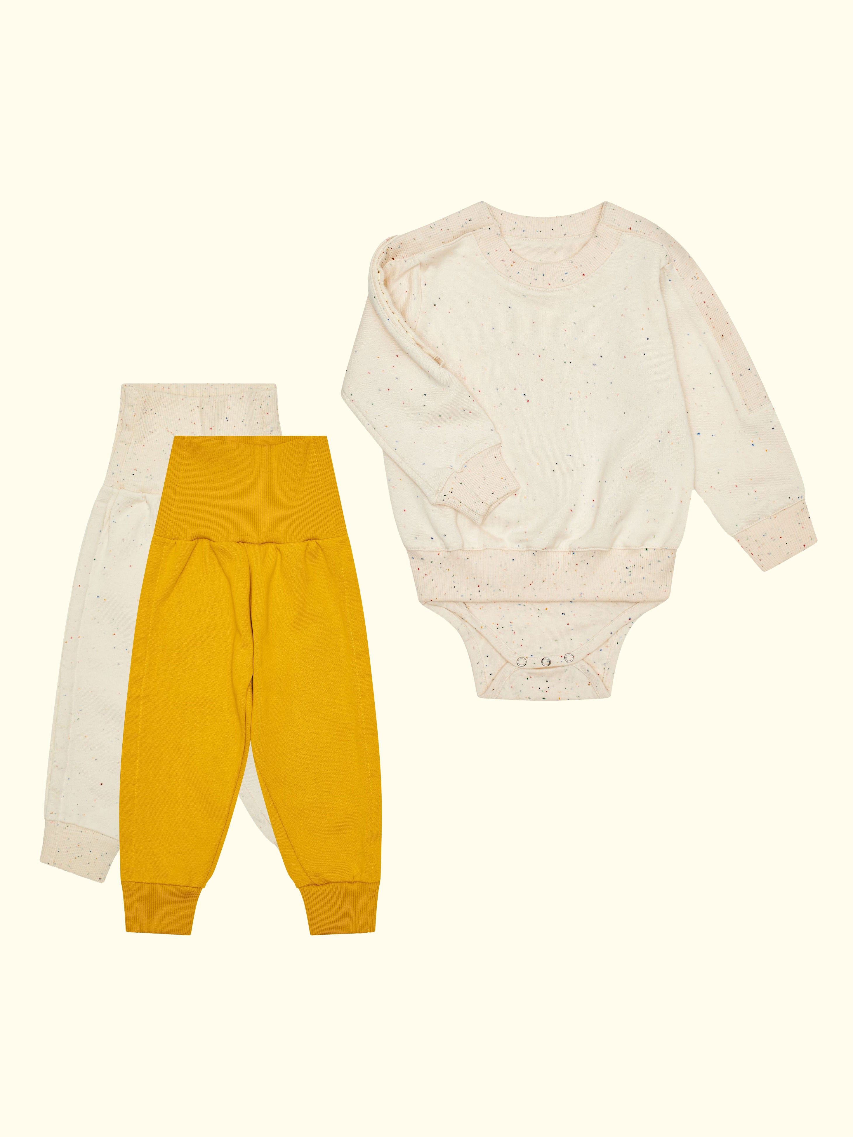 Set de cuidado crema y amarillo mostaza – body con sonda y pantalón adaptativo en conjunto