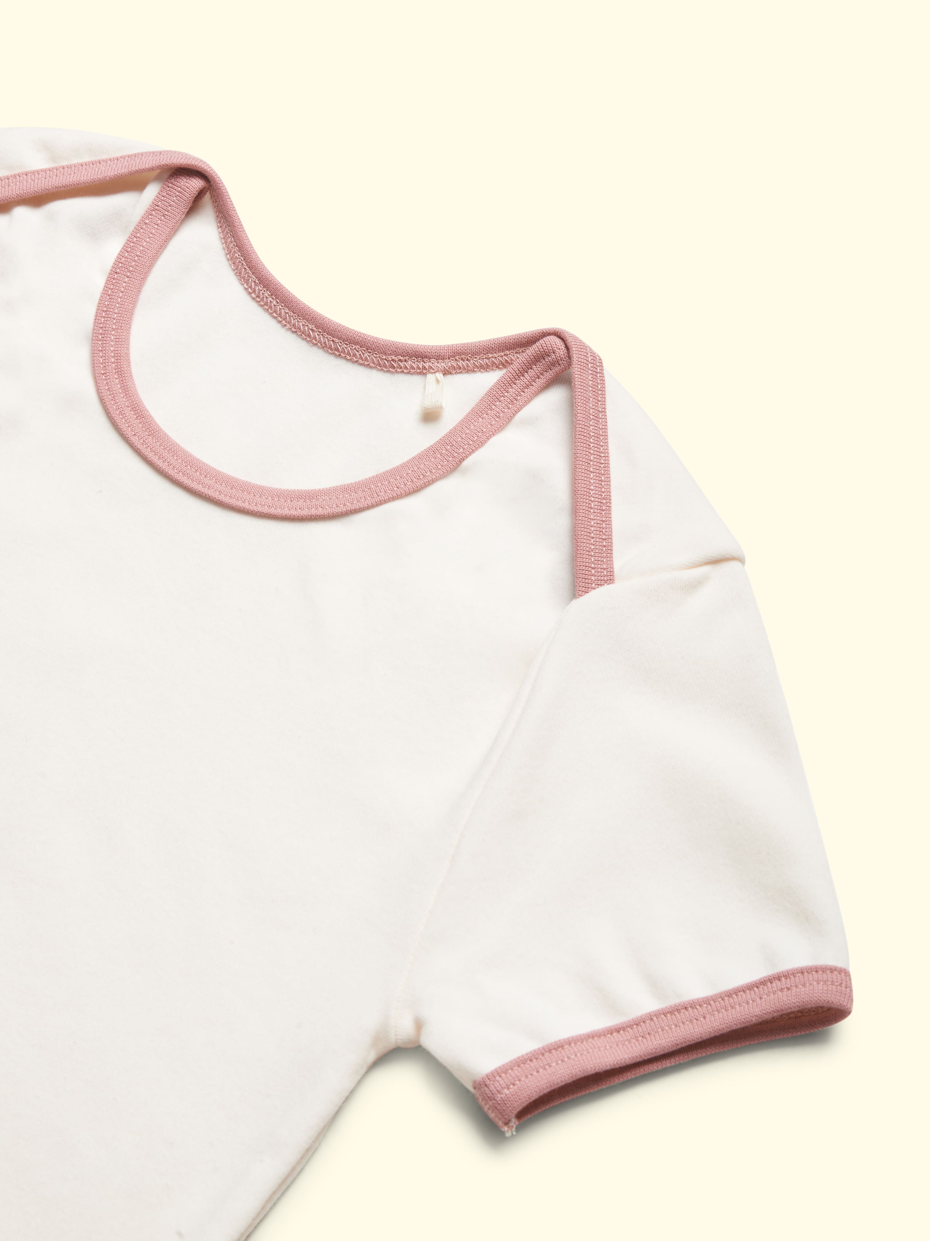 Body de manga corta ajustable Leon - body cómodo para el cuidado de niños y jóvenes, hasta talla 176