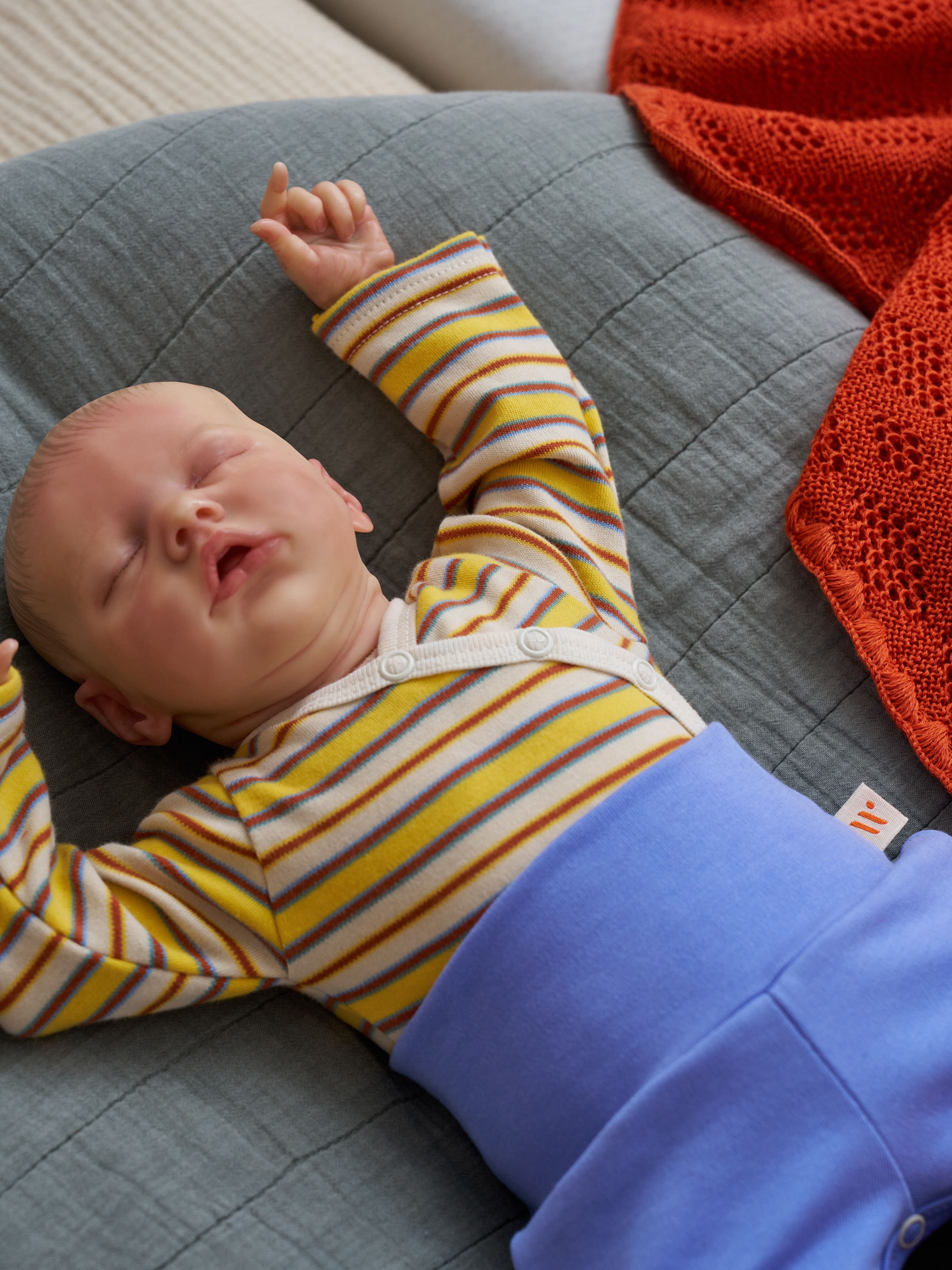 NUEVO - Enterizo con Abertura para Sondas Lumi - con protección contra rasguños y apertura en las mangas, para bebés prematuros y recién nacidos