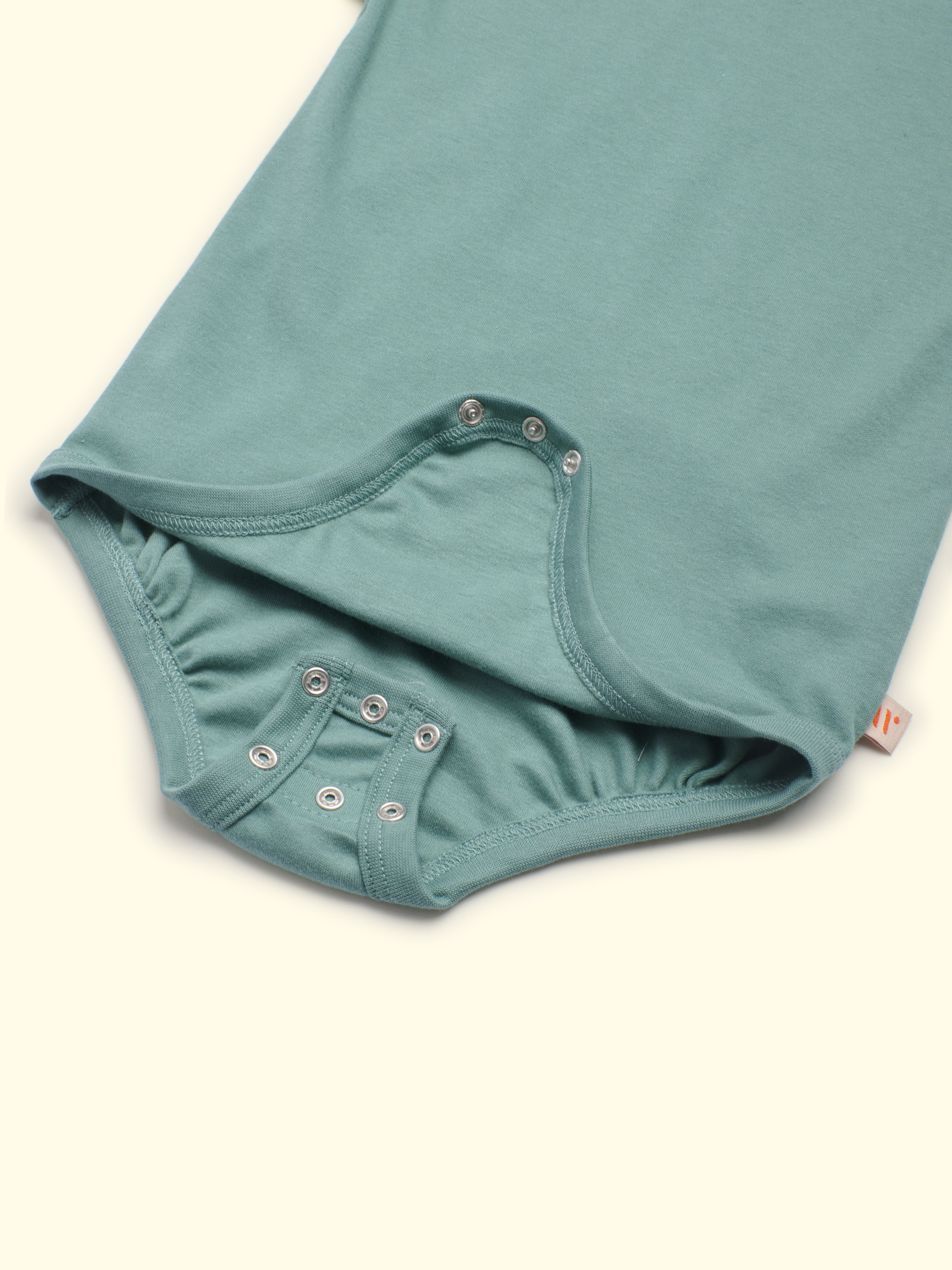 Kurzarm-Mitwachsbody Leon - komfortabler Pflegebody für Kinder & Jugendliche, bis Gr. 176