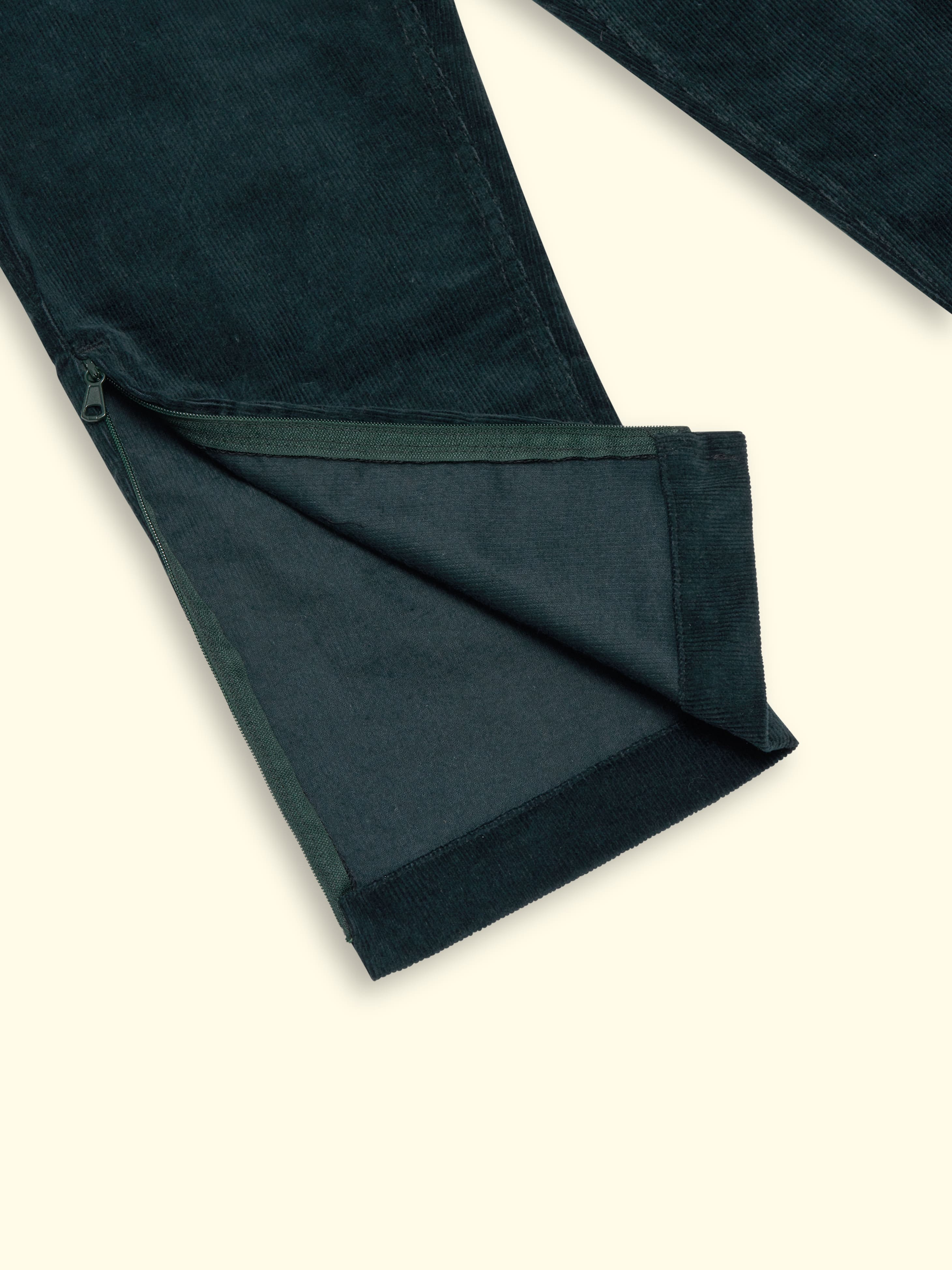 NOUVEAU - Pantalon en velours côtelé Pippo - avec fermeture aimantée et ouverture latérale jusqu'au genou, selon la taille. 140
